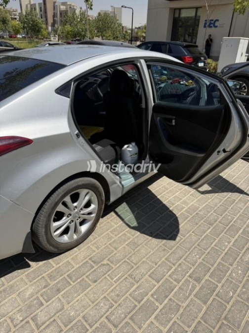 Hyundai Elantra MD 2016 Silver Automatic Used for Sale in Nasr city - 10