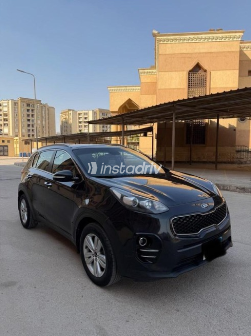 Kia Sportage 2017 Black Manual Used for Sale in Nasr city - 3