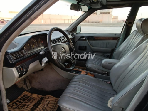 Mercedes 200 1988 Black Automatic Used for Sale in Tanta - 6
