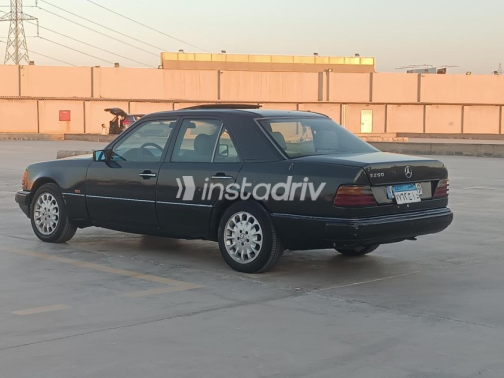 Mercedes 200 1988 Black Automatic Used for Sale in Tanta - 10