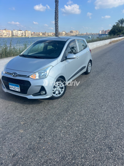 Hyundai Grand i10 2019 Silver Automatic Used for Sale in Greater Cairo ( Cairo + Giza) - 4