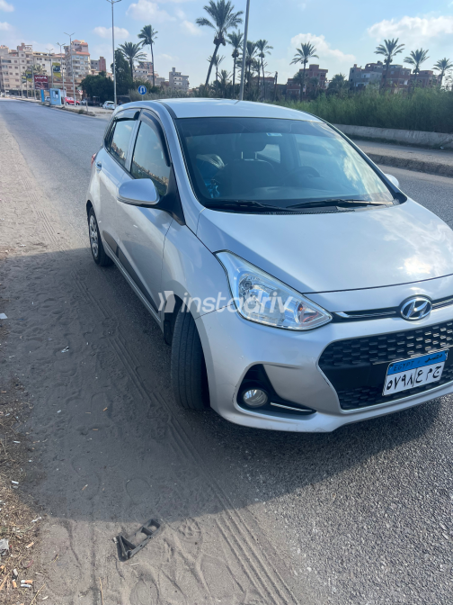 Hyundai Grand i10 2019 Silver Automatic Used for Sale in Greater Cairo ( Cairo + Giza) - 5