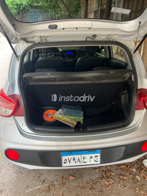 Hyundai Grand i10 2019 Silver Automatic Used for Sale in Greater Cairo ( Cairo + Giza) - 7
