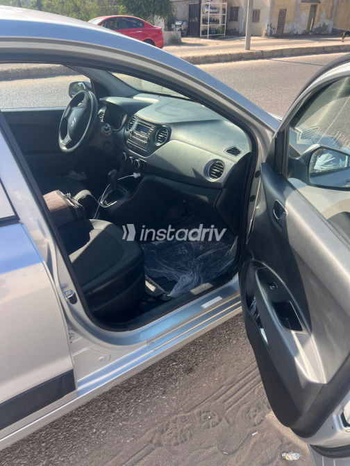 Hyundai Grand i10 2019 Silver Automatic Used for Sale in Greater Cairo ( Cairo + Giza) - 8