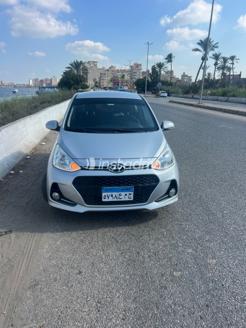 Hyundai Grand i10 2019 Silver Automatic Used for Sale in Greater Cairo ( Cairo + Giza) - 9