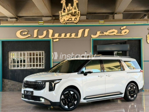 Kia Carnival 2025 White Automatic Used for Sale in Cairo - 2