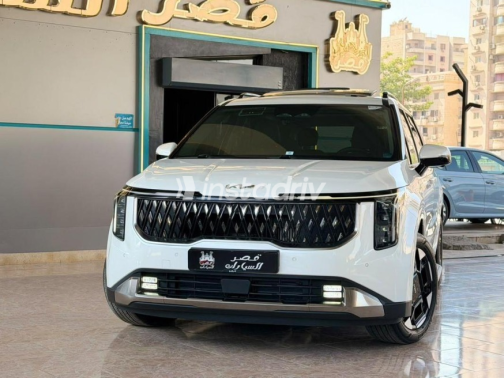 Kia Carnival 2025 White Automatic Used for Sale in Cairo - 3