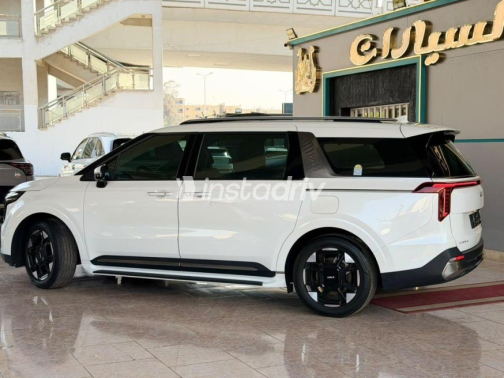 Kia Carnival 2025 White Automatic Used for Sale in Cairo - 4