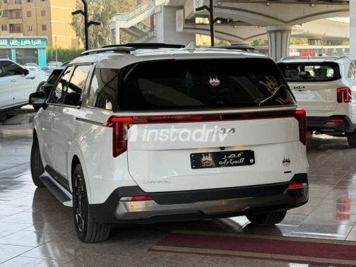 Kia Carnival 2025 White Automatic Used for Sale in Cairo - 5
