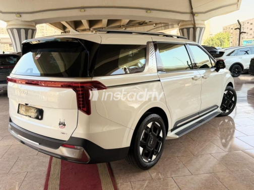Kia Carnival 2025 White Automatic Used for Sale in Cairo - 8