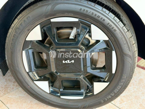 Kia Carnival 2025 White Automatic Used for Sale in Cairo - 9