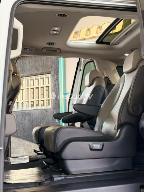 Kia Carnival 2025 White Automatic Used for Sale in Cairo - 10