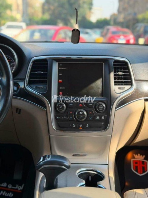 Jeep Cherokee 2018 Black Automatic Used for Sale in Cairo - 7