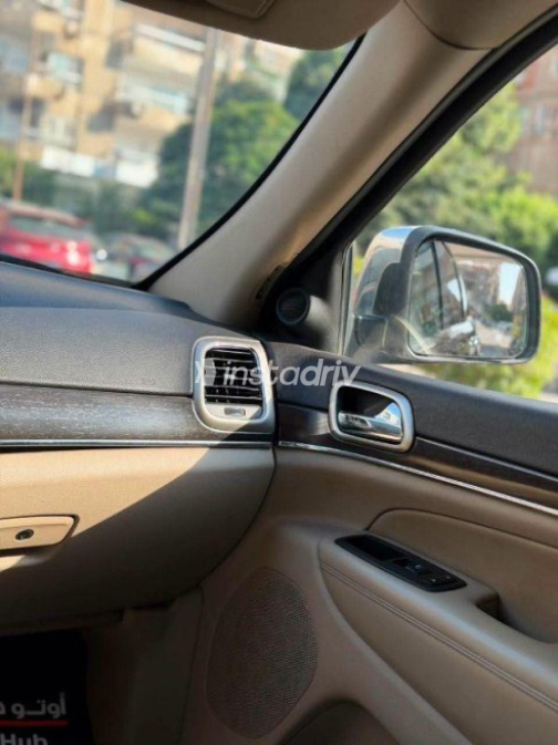 Jeep Cherokee 2018 Black Automatic Used for Sale in Cairo - 9