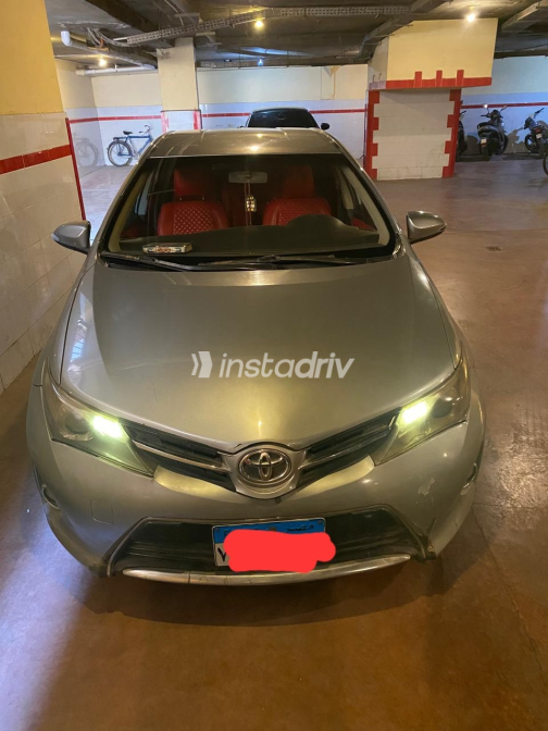 Toyota Auris 2013 Silver Automatic Used for Sale in Greater Cairo ( Cairo + Giza) - 3