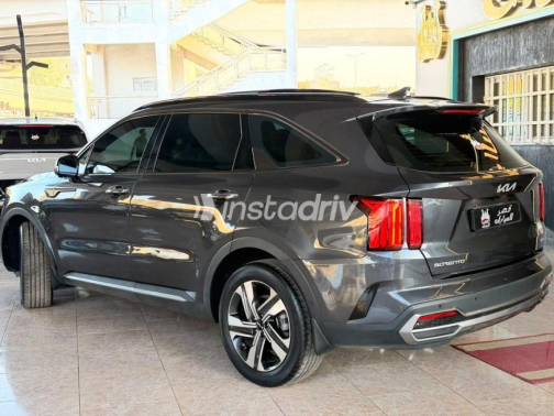 Kia Sorento 2023 Gray Automatic Used for Sale in Cairo - 4