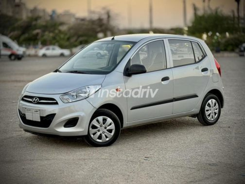 Hyundai I10 2017 Silver Automatic Used for Sale in Nasr city - 3