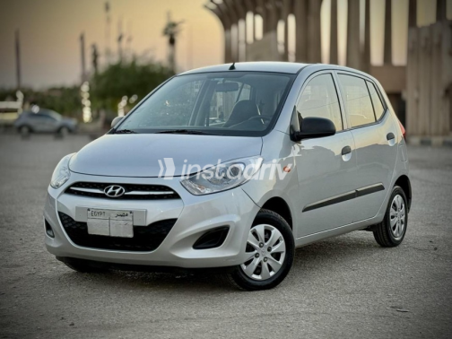 Hyundai I10 2017 Silver Automatic Used for Sale in Nasr city - 4