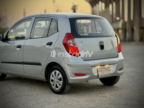 Hyundai I10 2017 Silver Automatic Used for Sale in Nasr city - 6