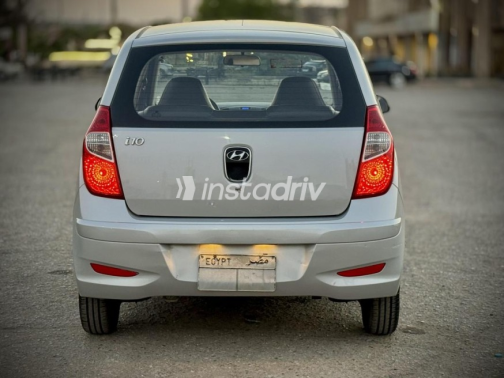 Hyundai I10 2017 Silver Automatic Used for Sale in Nasr city - 7