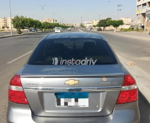 شيفروليه افيو 2015 رمادي غامق أوتوماتيك مستعملة للبيع في مدينة بدر - 3