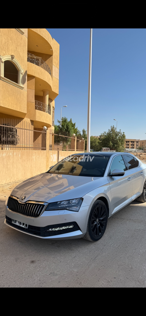 Skoda Superb 2022 Silver Automatic Used for Sale in Greater Cairo ( Cairo + Giza) - 3