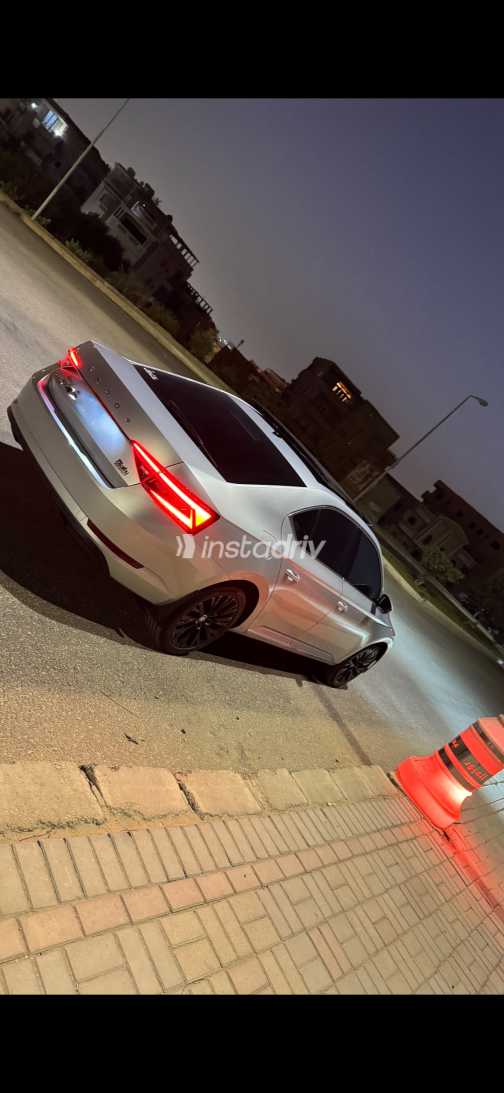 Skoda Superb 2022 Silver Automatic Used for Sale in Greater Cairo ( Cairo + Giza) - 4