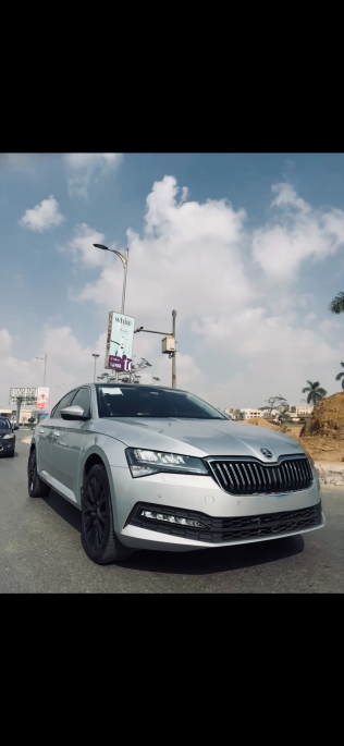 Skoda Superb 2022 Silver Automatic Used for Sale in Greater Cairo ( Cairo + Giza)