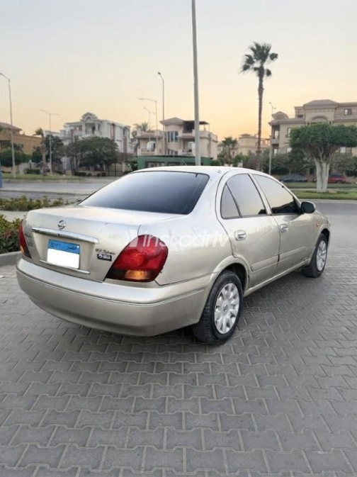 Nissan Sunny 2009 Gold Automatic Used for Sale in Pyramids Gardens - 8
