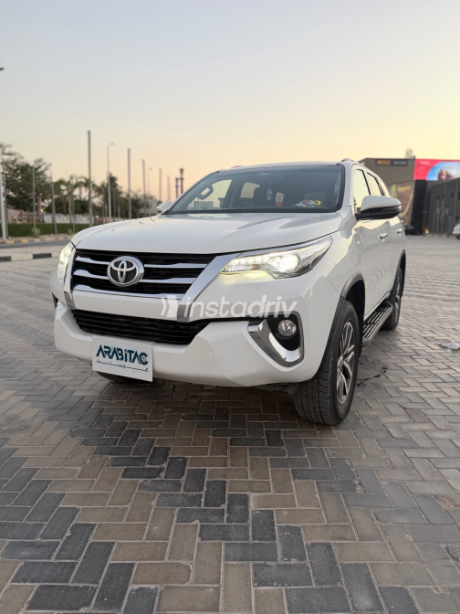 Toyota Fortuner 2019 White Automatic Used for Sale in Greater Cairo ( Cairo + Giza) - 2