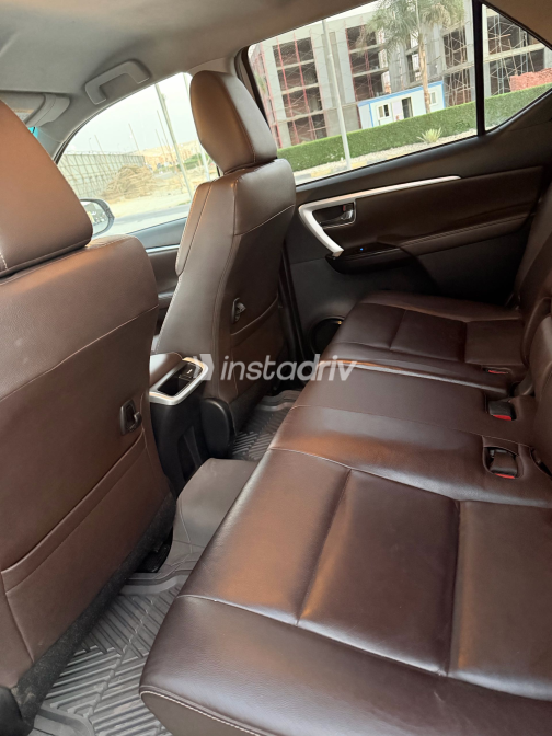 Toyota Fortuner 2019 White Automatic Used for Sale in Greater Cairo ( Cairo + Giza) - 4