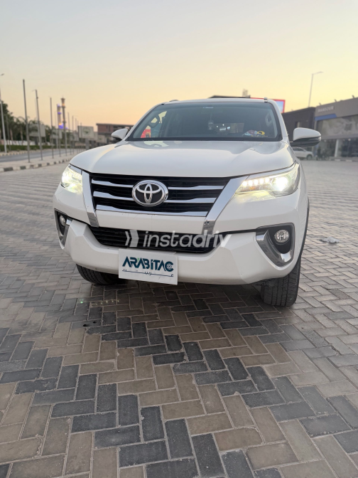 Toyota Fortuner 2019 White Automatic Used for Sale in Greater Cairo ( Cairo + Giza) - 7