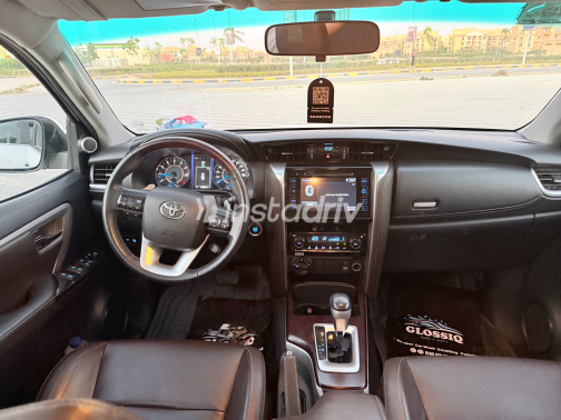 Toyota Fortuner 2019 White Automatic Used for Sale in Greater Cairo ( Cairo + Giza) - 8