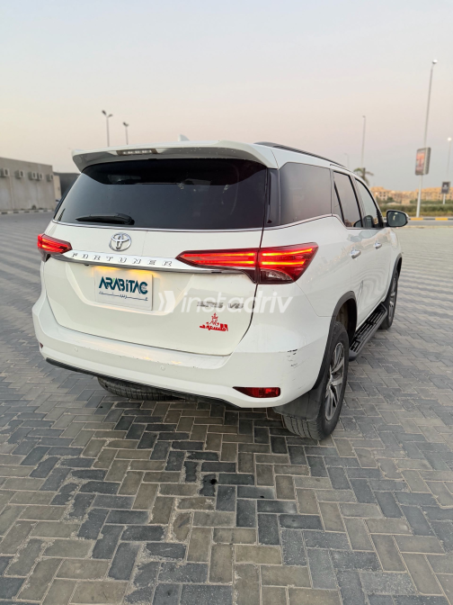 Toyota Fortuner 2019 White Automatic Used for Sale in Greater Cairo ( Cairo + Giza) - 9