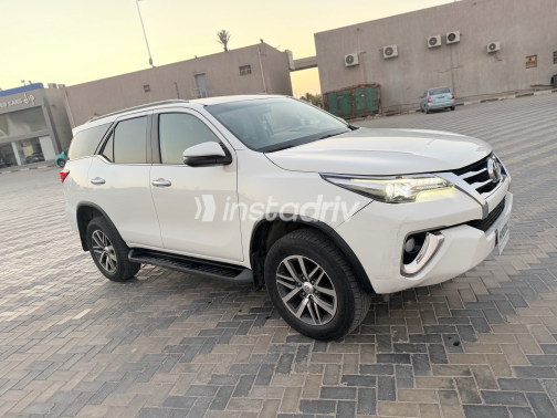 Toyota Fortuner 2019 White Automatic Used for Sale in Greater Cairo ( Cairo + Giza) - 10