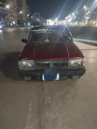 فيات شاهين 1999 أحمر غامق يدوي مستعملة للبيع في مدينة بدر