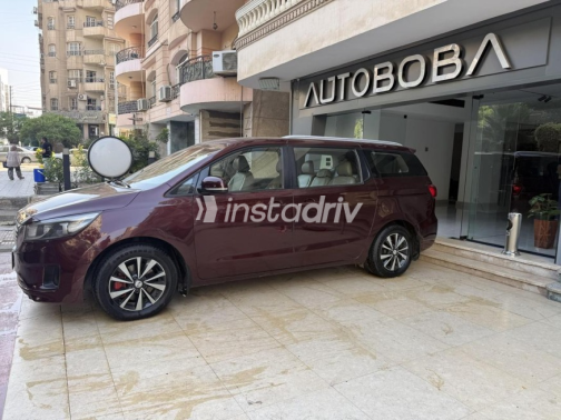 Kia Carnival 2016 Dark Red Automatic Used for Sale in Heliopolis - 3