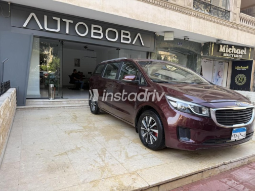 Kia Carnival 2016 Dark Red Automatic Used for Sale in Heliopolis - 4