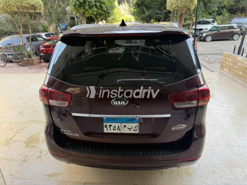 Kia Carnival 2016 Dark Red Automatic Used for Sale in Heliopolis - 6