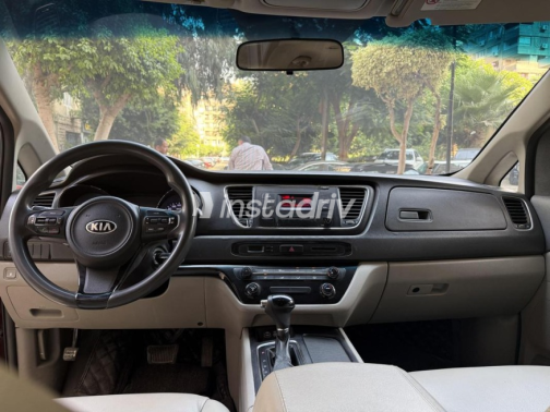 Kia Carnival 2016 Dark Red Automatic Used for Sale in Heliopolis - 8