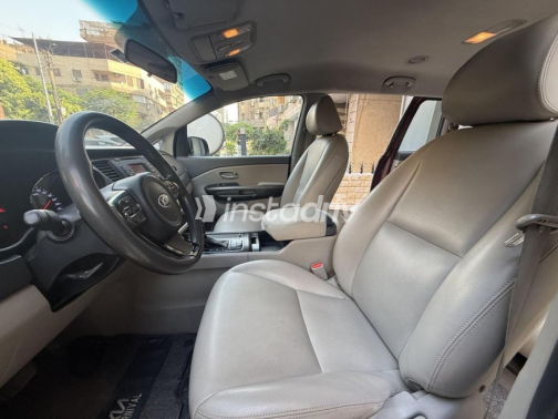 Kia Carnival 2016 Dark Red Automatic Used for Sale in Heliopolis - 10