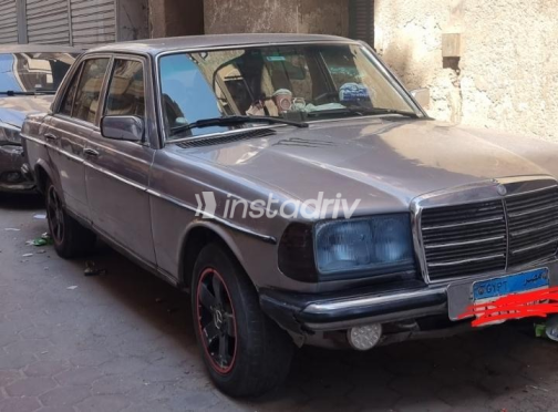 Mercedes 200 1982 Silver Automatic Used for Sale in Ain Shams - 2