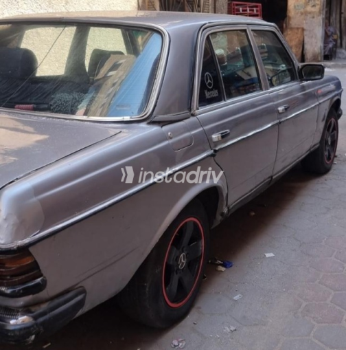 Mercedes 200 1982 Silver Automatic Used for Sale in Ain Shams - 4