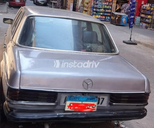 Mercedes 200 1982 Silver Automatic Used for Sale in Ain Shams - 5