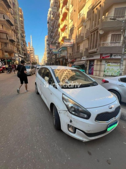 Kia Carens 2014 White Automatic Used for Sale in Mansoura - 4