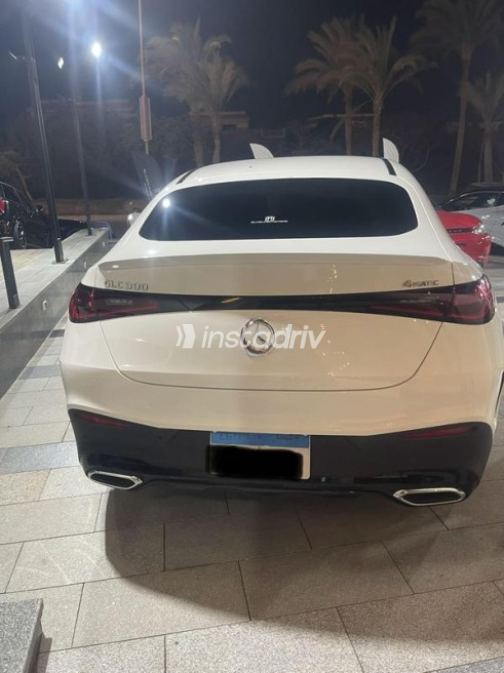 مرسيدس GLC 300 2024 أبيض أوتوماتيك مستعملة للبيع في مدينة الشيخ زايد - 4