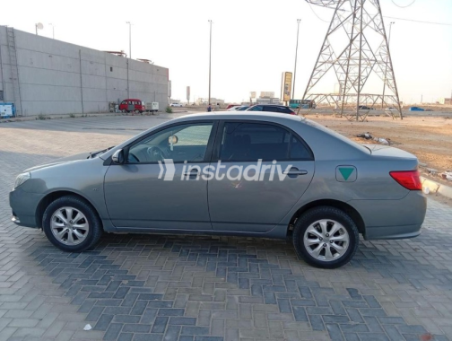 بى واى دى‬ F3 2025 فضي أوتوماتيك مستعملة للبيع في مدينتى - 2
