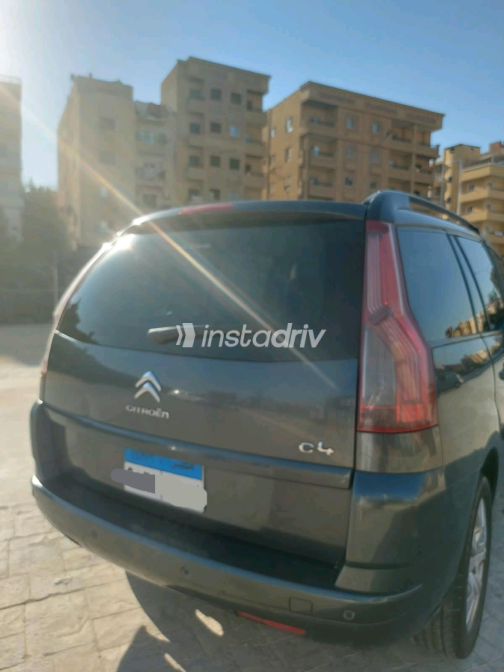 Citroën C4 Grand Picasso 2014 Dark Gray Automatic Used for Sale in Greater Cairo ( Cairo + Giza) - 2