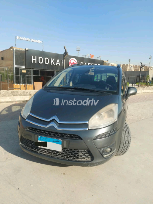 Citroën C4 Grand Picasso 2014 Dark Gray Automatic Used for Sale in Greater Cairo ( Cairo + Giza) - 3