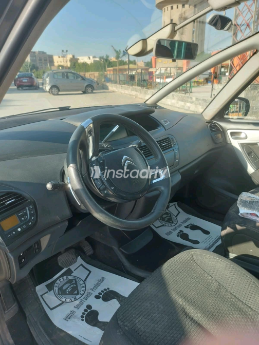 Citroën C4 Grand Picasso 2014 Dark Gray Automatic Used for Sale in Greater Cairo ( Cairo + Giza) - 7